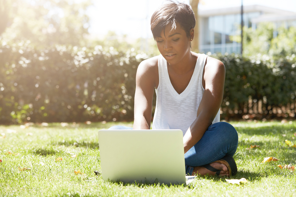 I work outside. Avemario author Shutterstock.